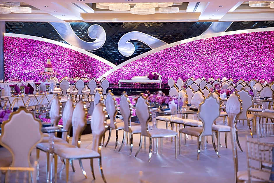 Grand Millennium Muscat connected to Muscat Grand Mall