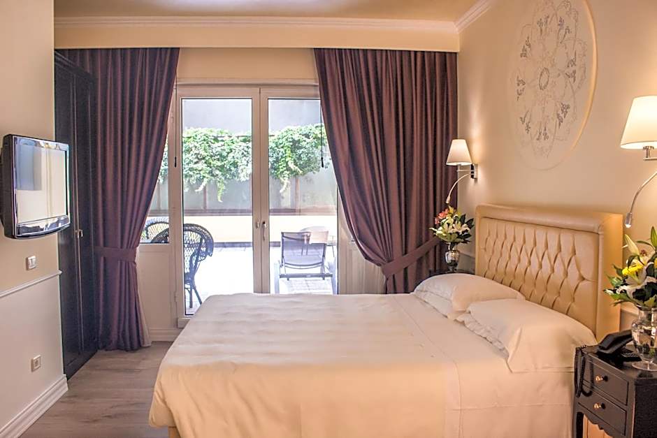 Photo 1 of 2 of Comfort 1 King Bed, Jacuzzi®, Terrace
