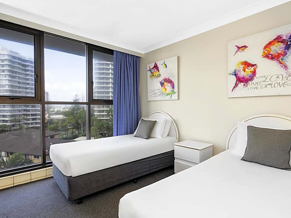 BreakFree Acapulco Surfers Paradise