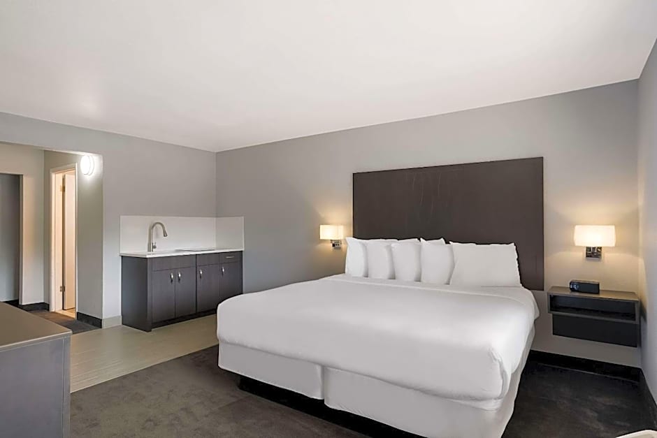 Richland Riverfront Hotel and Conference Center, Ascend Hotel Collection