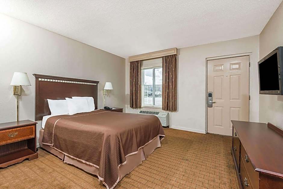 Howard Johnson by Wyndham Springfield