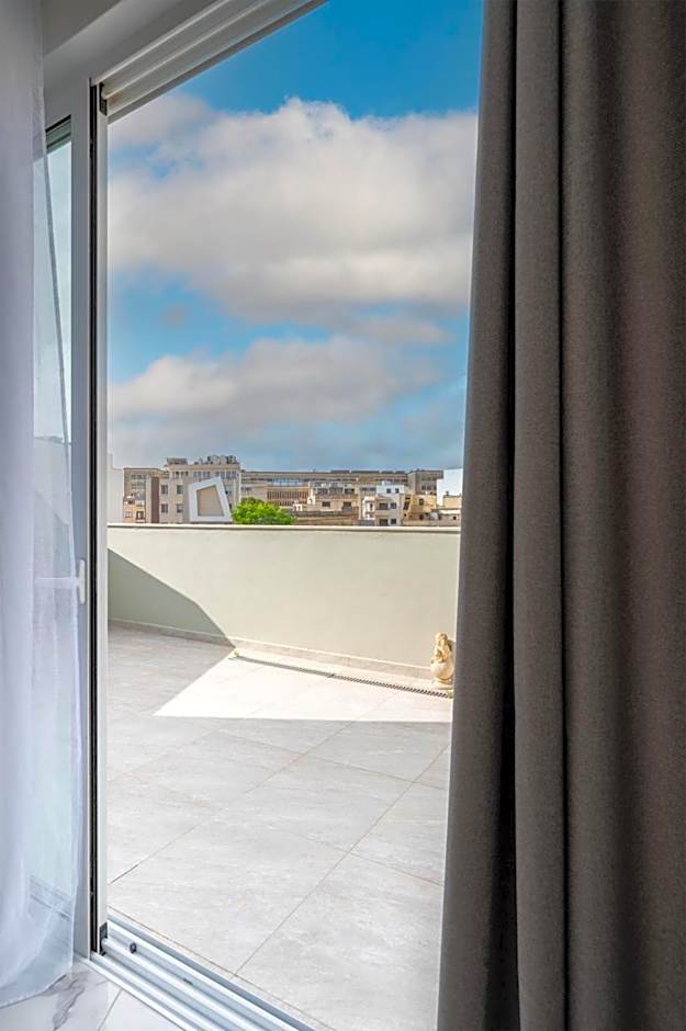 Msida Central Suites - EMMNIC Court