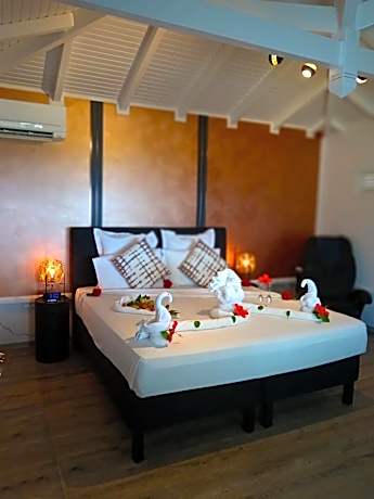 Deluxe Suite with Sea View