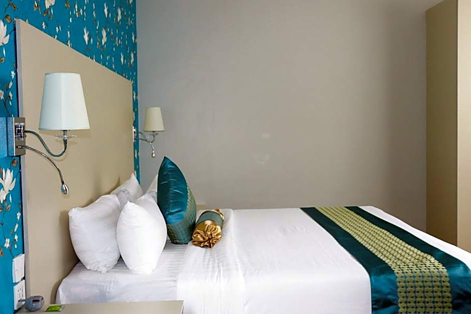 Blooming Suites