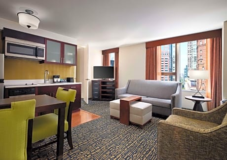 1 King Hearing Accessible Suite Non-Smoking