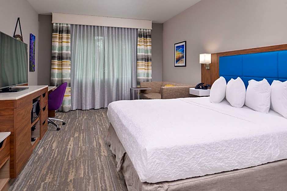 Photo 1 of 4 of 1 King Bed, Hearing/Mobility Accessible, Bathtub