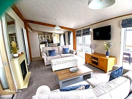 Couples Break Bluebell Luxury Lodge Skegness at Southview with pond view