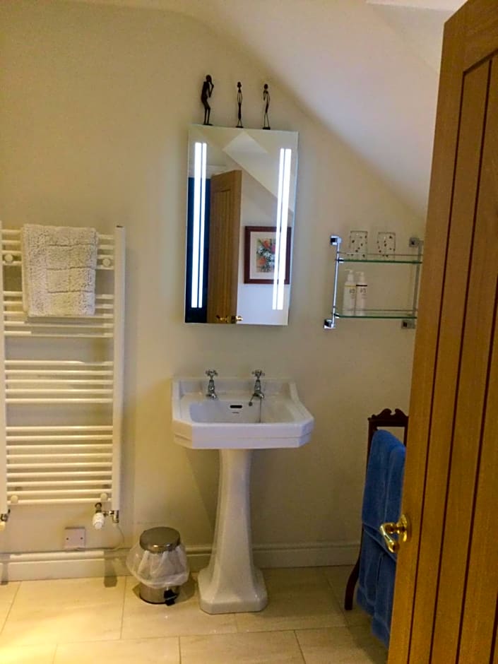 Field End House Strawberry Lane Meysey Hampton