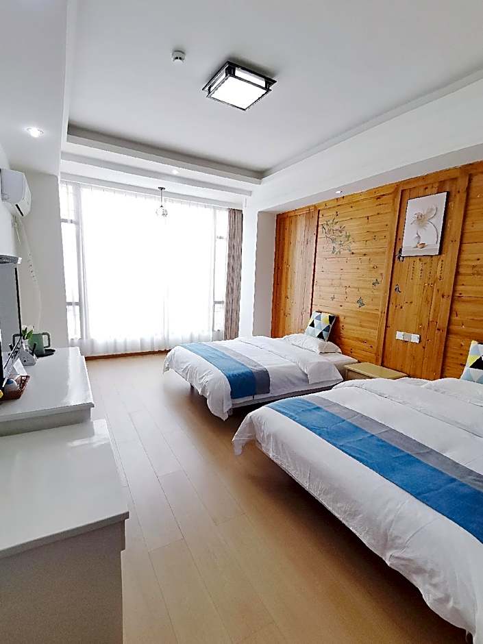 Mount Emei Moon Bay Hotel