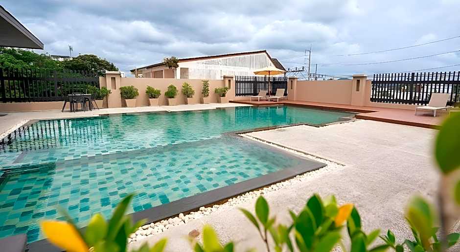 Ratana Hotel Chalong