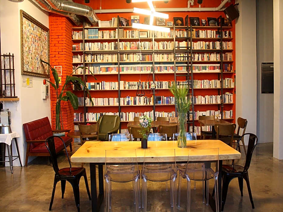 Andong Poonggyung Hostel N Library
