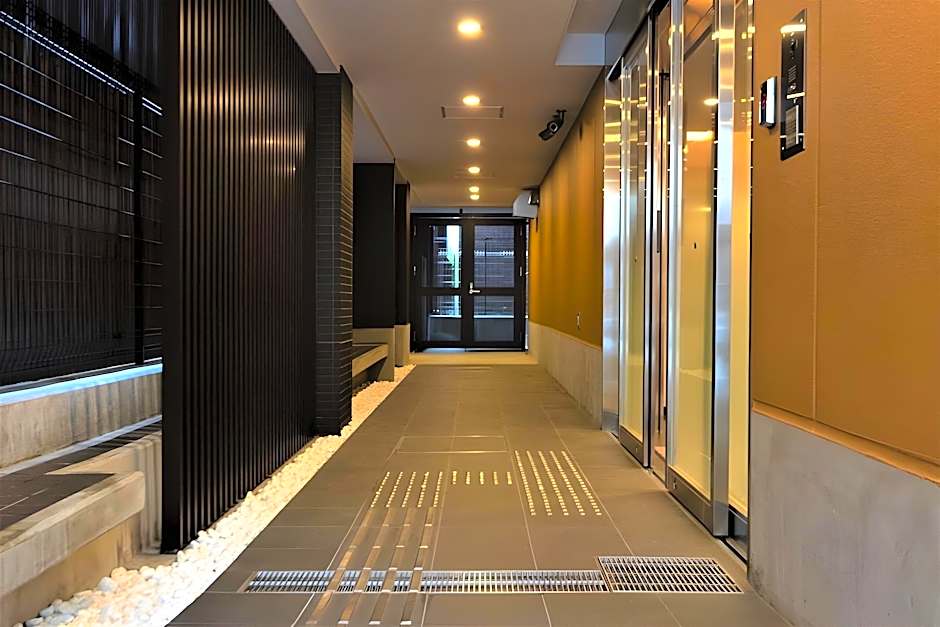Marutamachi Crystal Hotel