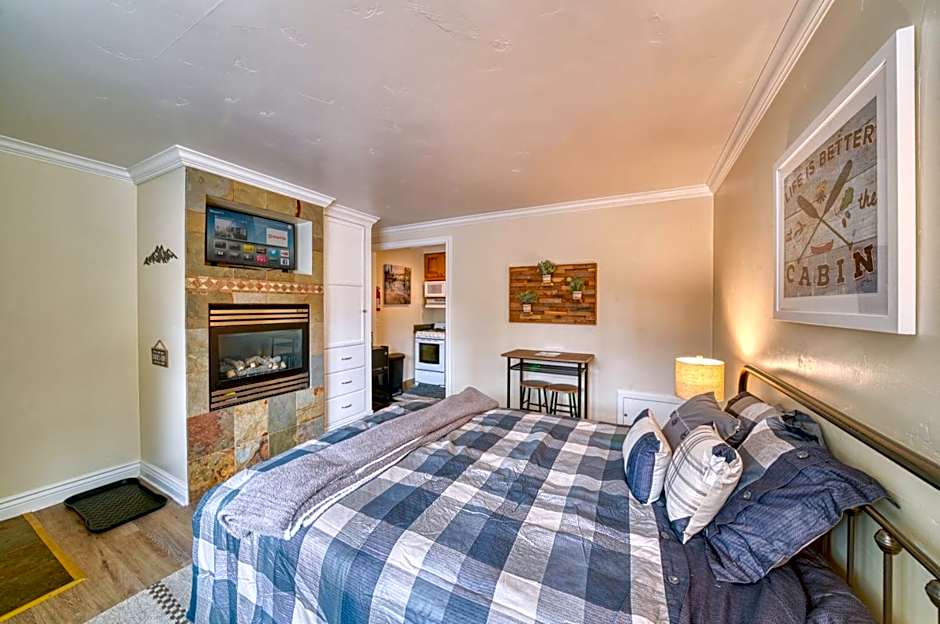 Moose and Maple Lodge