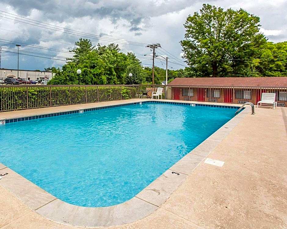 Econo Lodge North