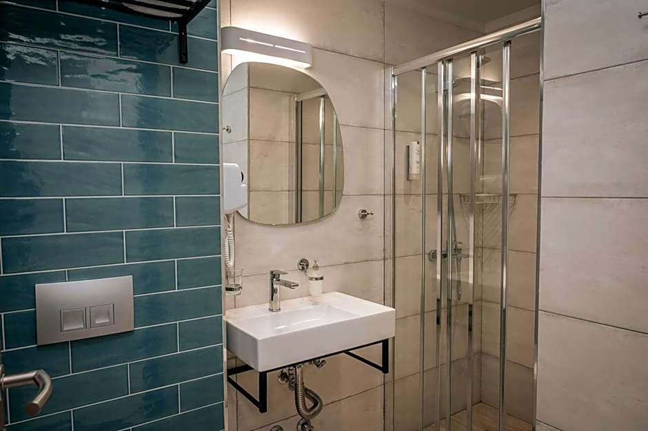 Elizabeth Queen Luxury Rooms