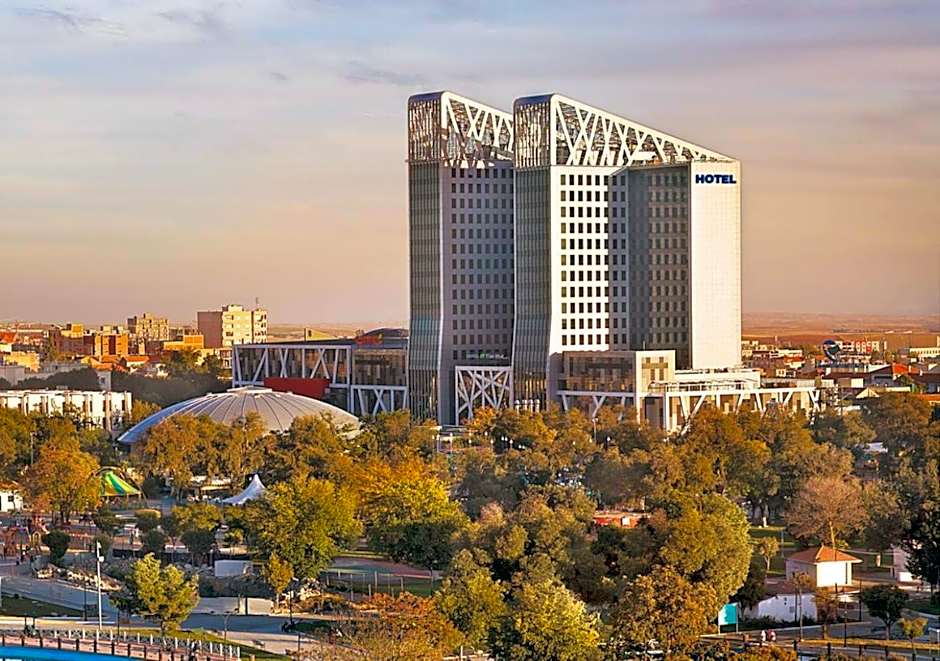 Park Mall Hotel & Conference Center