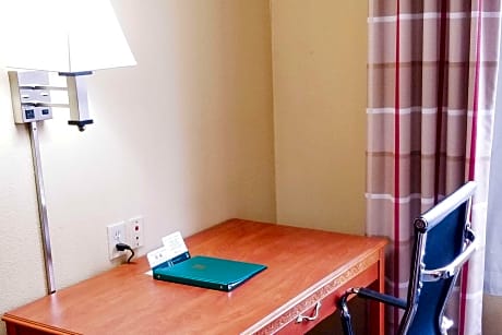 1 King Bed, Suite, Nonsmoking