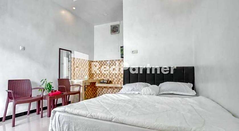 Griya Rahayu Guesthouse Mitra RedDoorz near Jatim Park 2 Batu