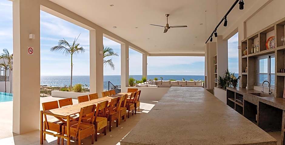 Topia Retreat- Sunset Suite