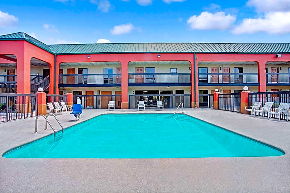 Super 8 by Wyndham Knoxville East