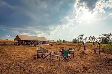 Gnu Mara River Camp