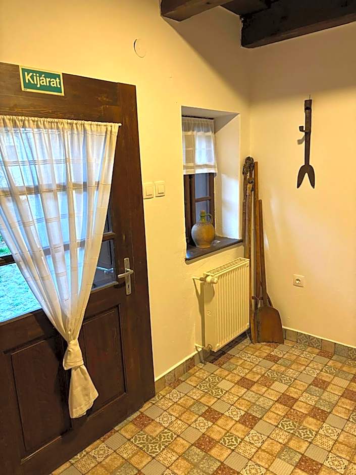 Hollóköves Vendégházak