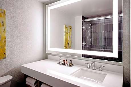 Suite, 1 King Bed (1 King Bed)