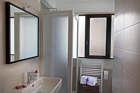 Family Room (3 Adults)