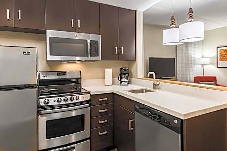 2 Bedroom Suite (2 Queen Beds)