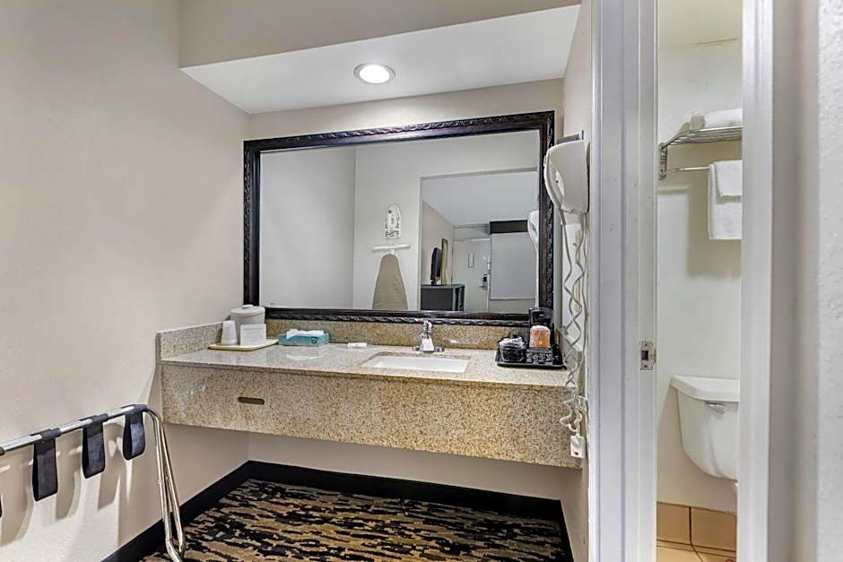 Quality Inn & Suites Easley - Greenville