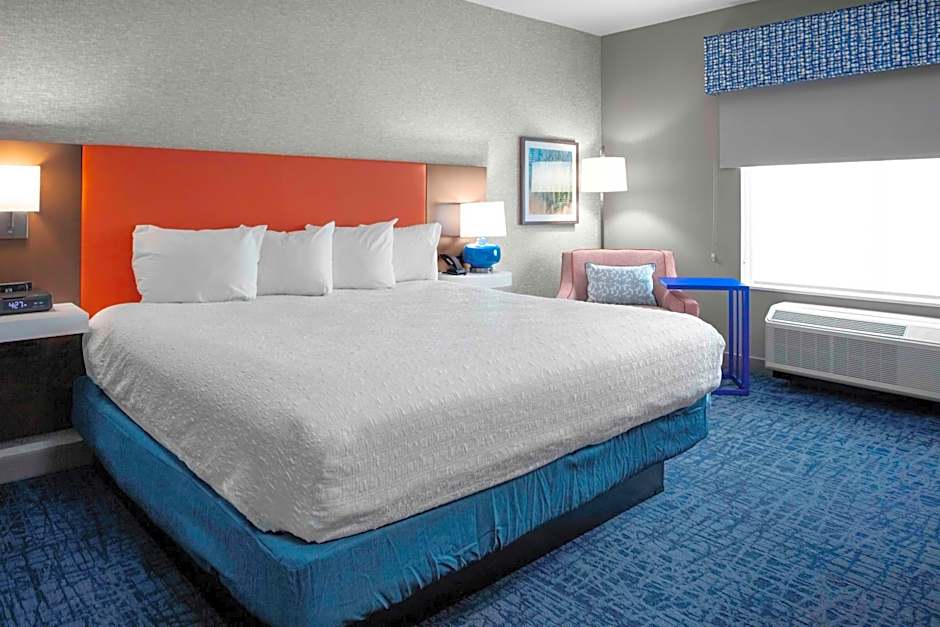 Photo 1 of 2 of 1 King Bed with Sofabed