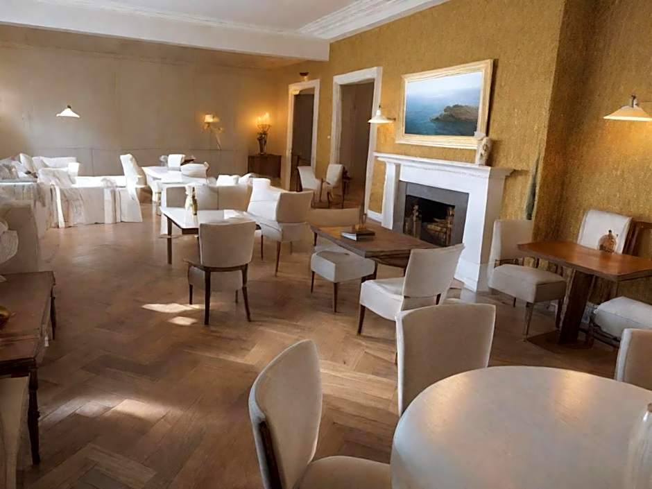 The Royal Hotel Elgin