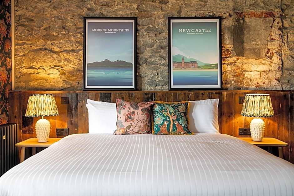 Photo 1 of 24 of Avoca Hotel