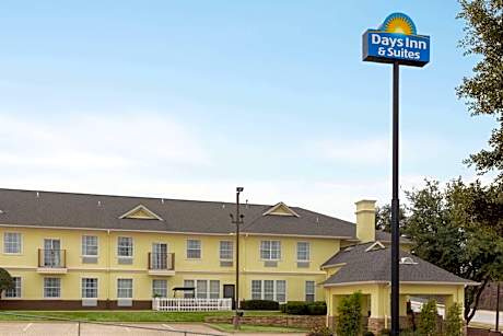 Days Inn & Suites by Wyndham Ft. Worth DFW Airport South