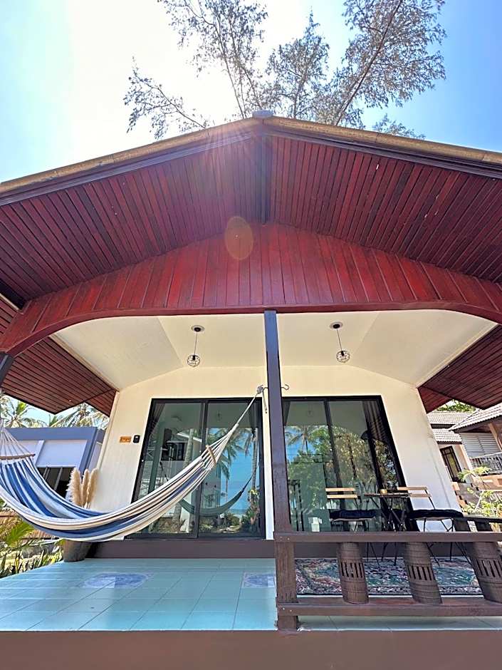 Beach house in Chaloklum