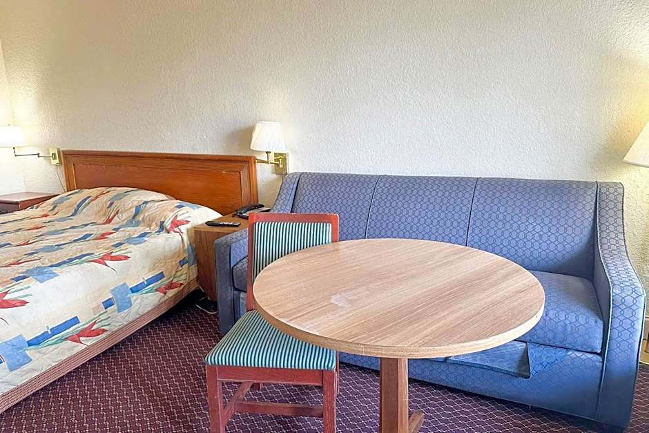 Super Inn & Suites by OYO Milledgeville