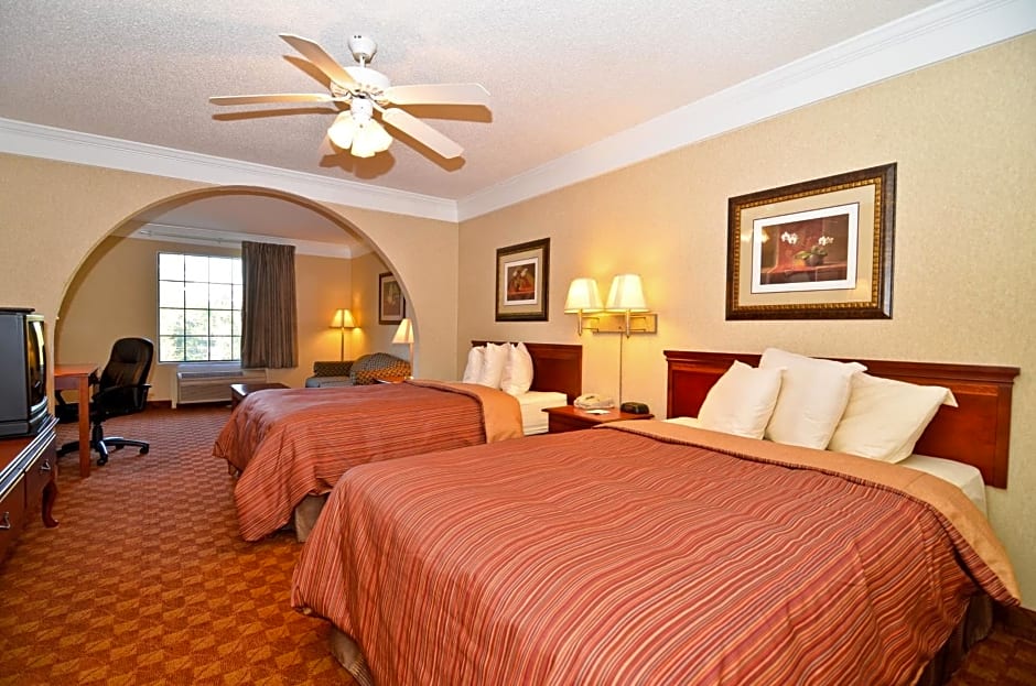 Peach State Inn & Suites