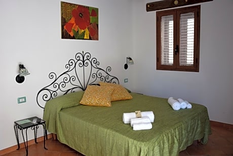 Deluxe, Balcony