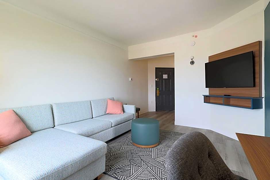 La Quinta Inn & Suites by Wyndham Sherman