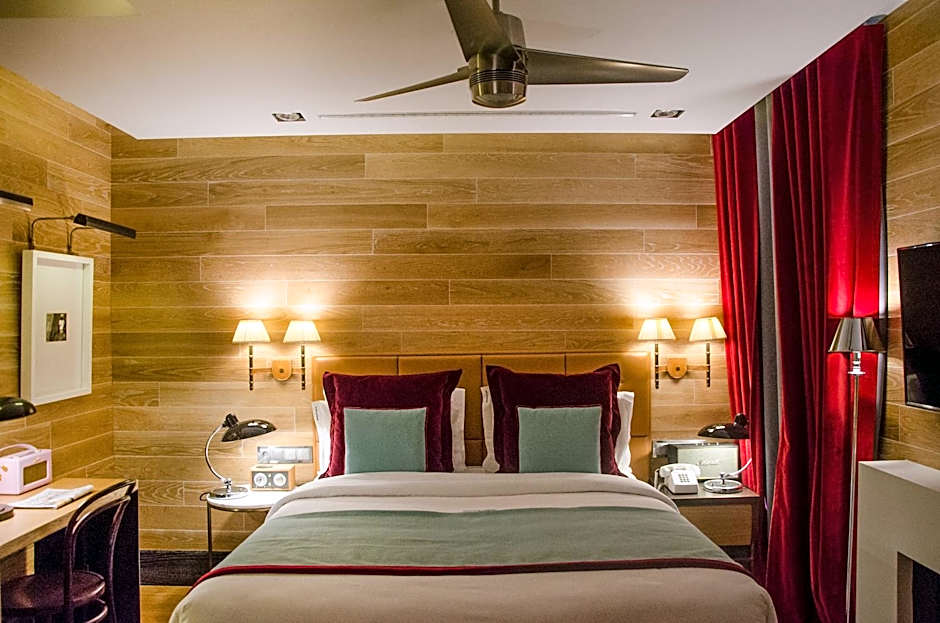 Browns Central Hotel