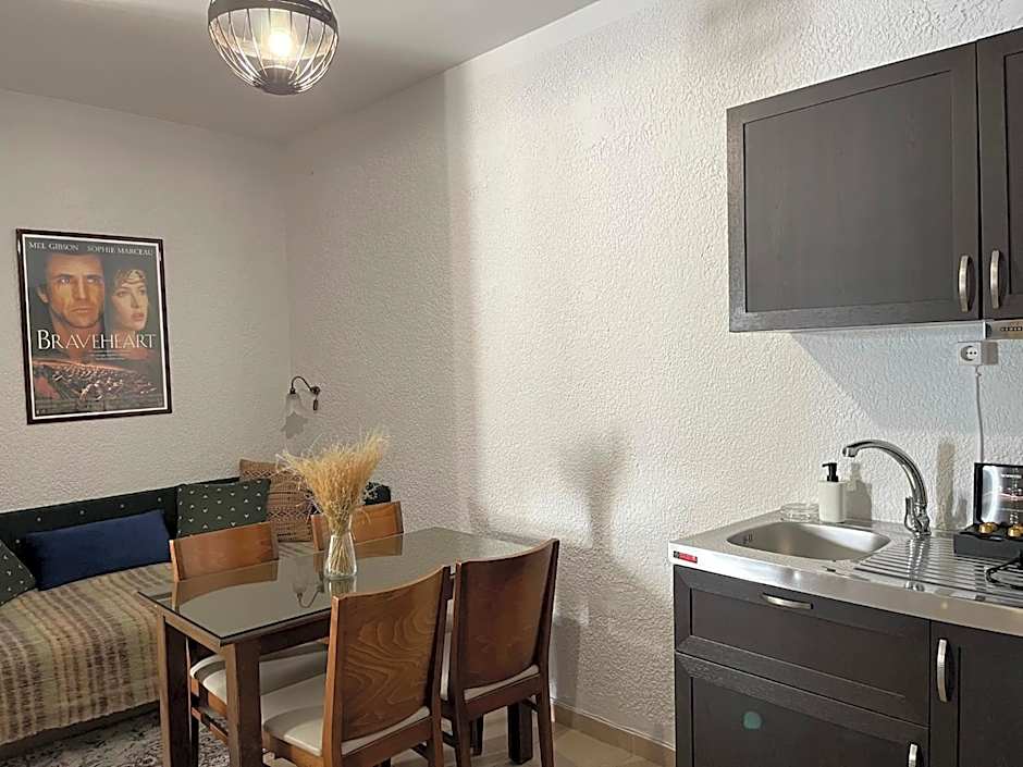 Muntenia Inn Apartments and Suites