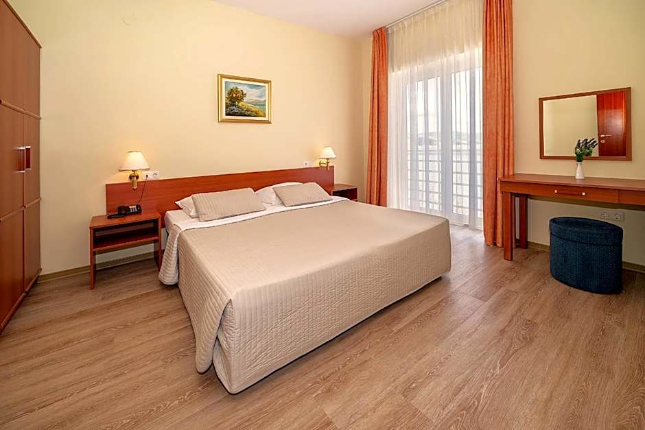 Photo 1 of 5 of Suite, Sea View