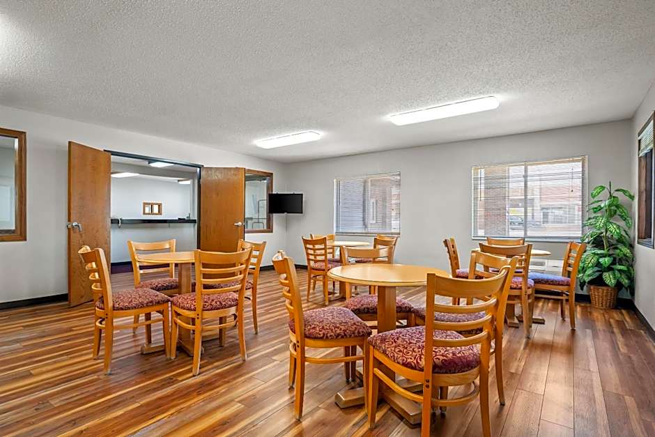 Econo Lodge El Paso, IL