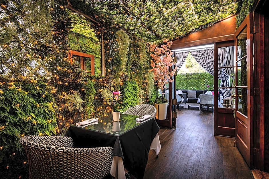 Beverly Hills Plaza Hotel