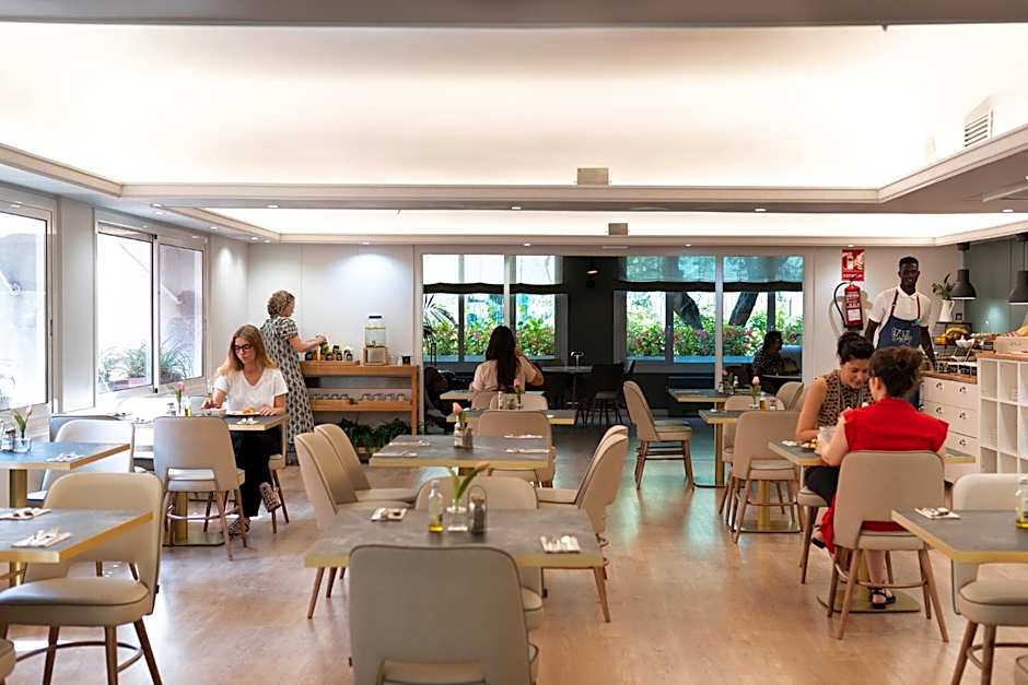 Tres Torres Atiram Hotels