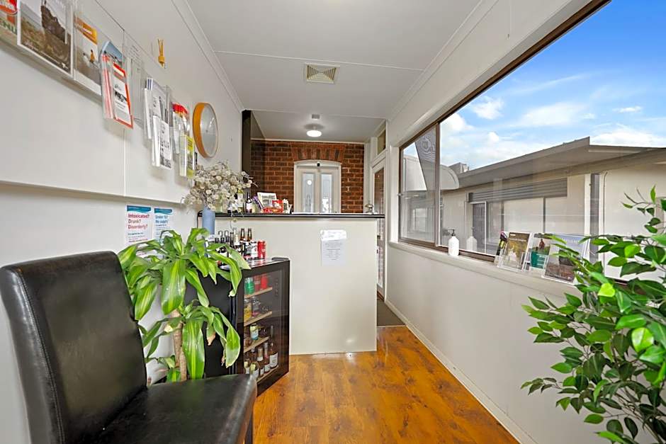 Hamilton Lakeside Motel