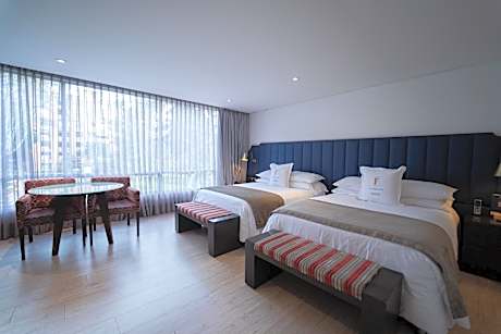 Superior 2 Queens Room
