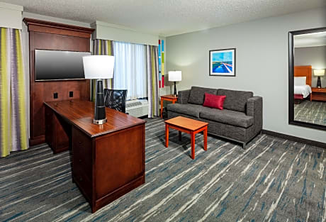 1 King Hearing Accessible Nonsmoking Vis Firealrm/door/phn Alrt/hdtv Microwv/fridge/free Wi-fi/free