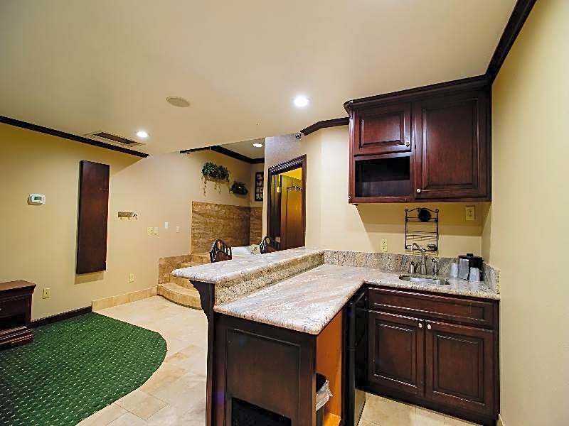 OYO Pinewood Inn & Suites Silsbee