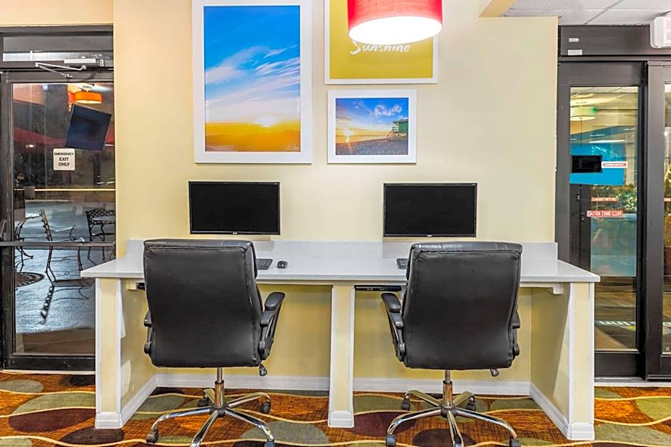 Days Inn by Wyndham Sarasota Bay